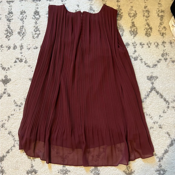 Club Monaco Pleated Sleeveless Blouse - Picture 2 of 9